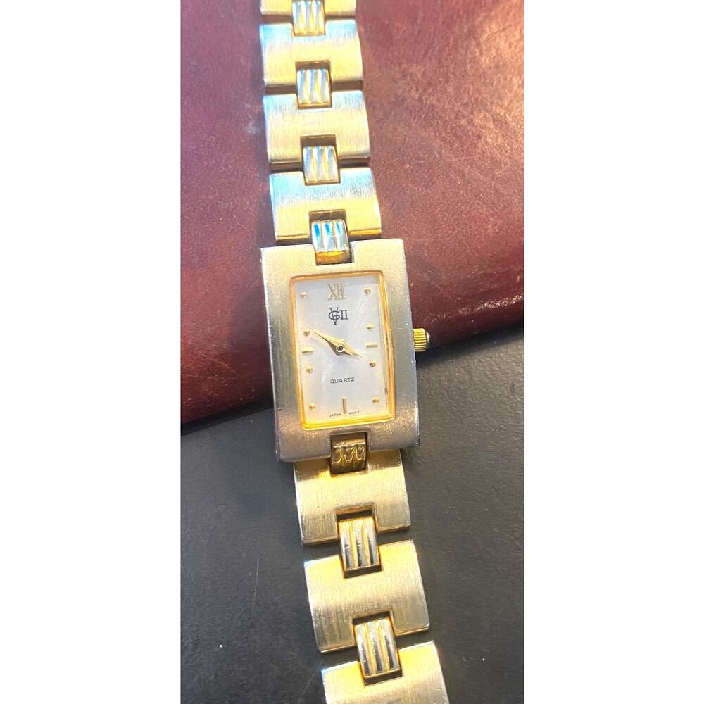 Sleek Gloria Vanderbilt II Ladies Two Tone 20mm Quartz Watch